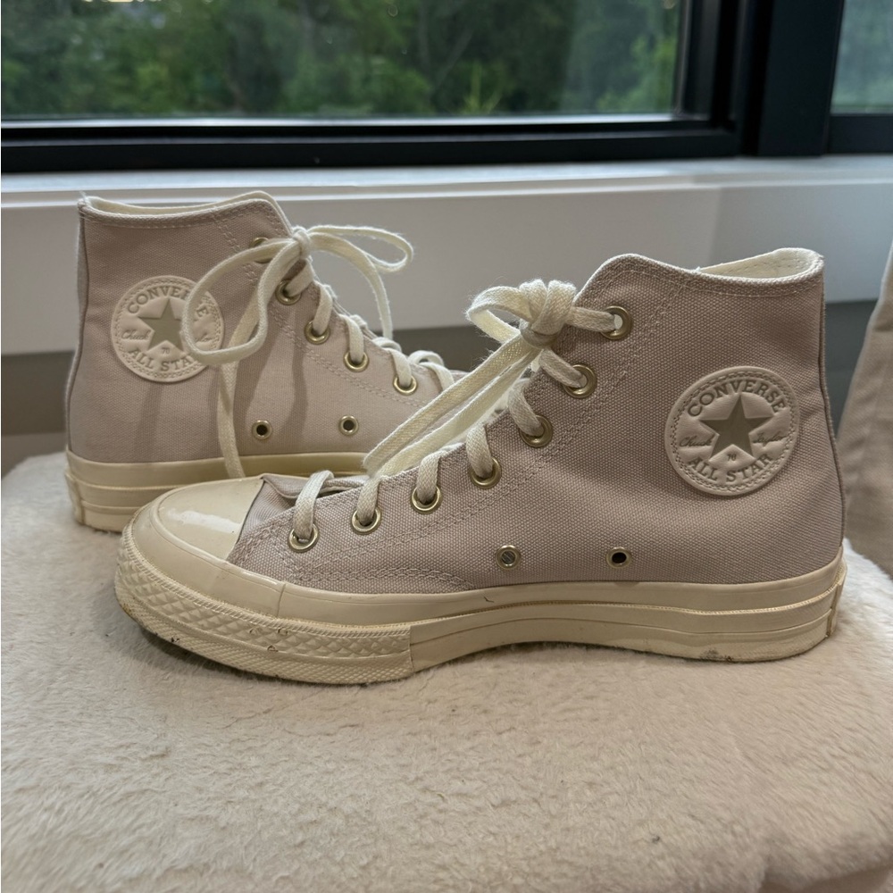 Converse Chuck Taylor All Star Platform
Canvas Size 8